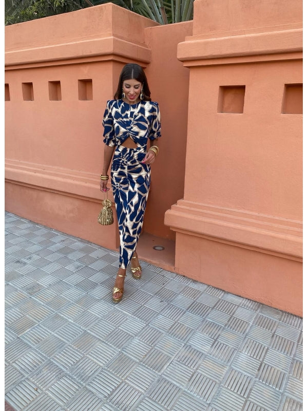 Chiara | Midi kjole med Cut out