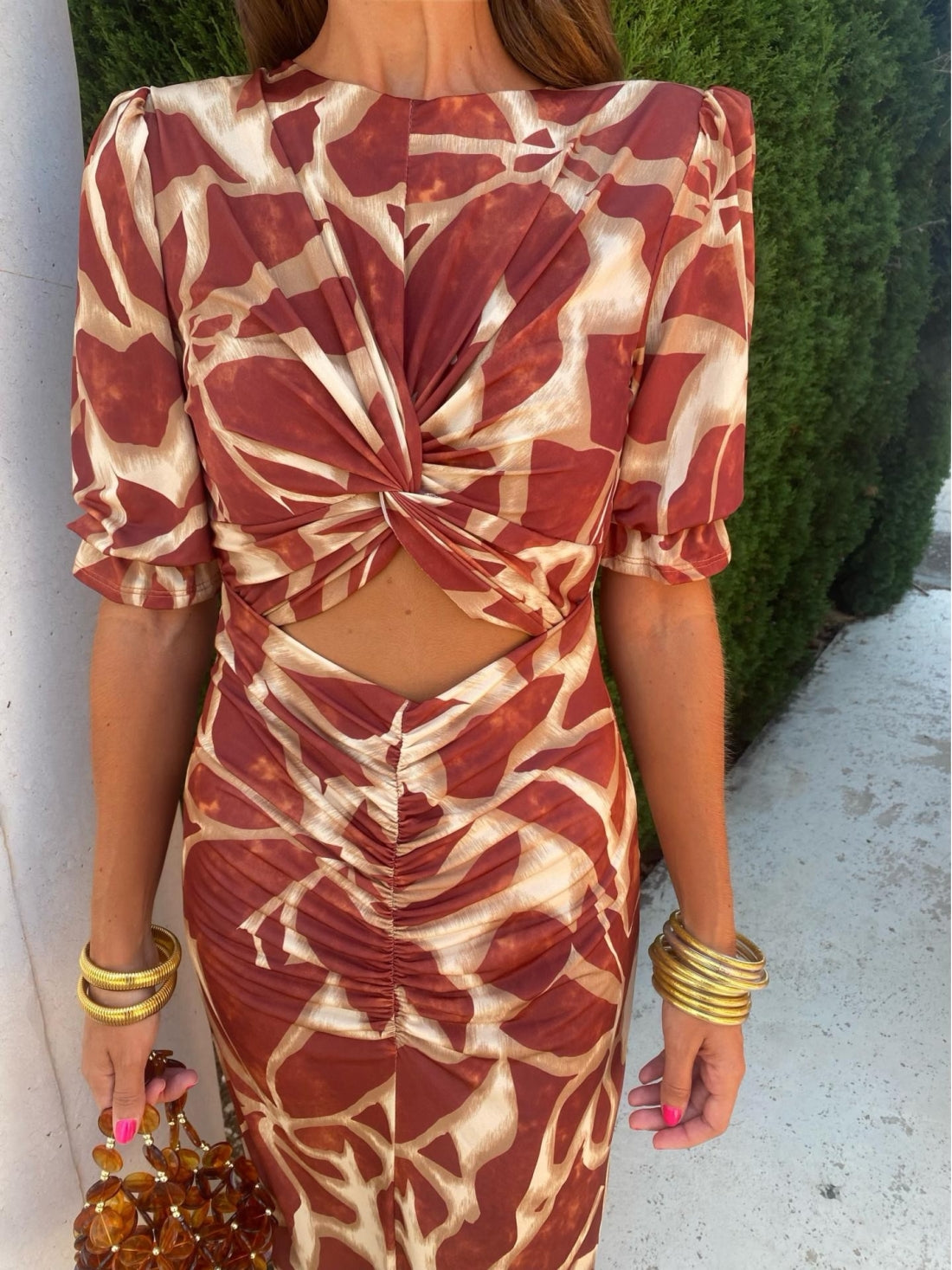 Chiara | Midi kjole med Cut out