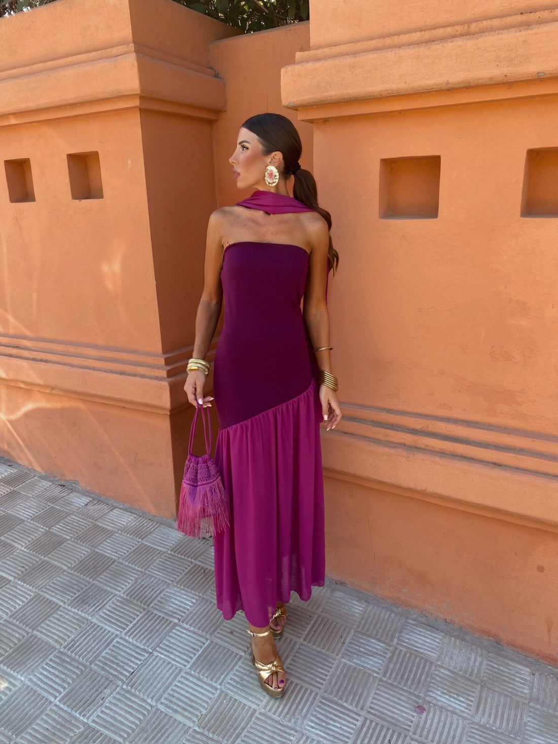 Mila | Chic Strapless Midi Kjole