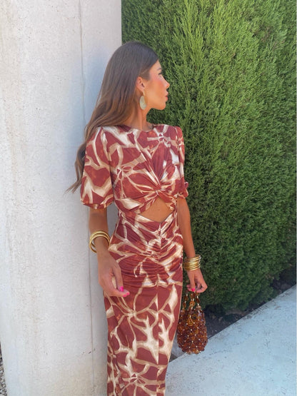 Chiara | Midi kjole med Cut out